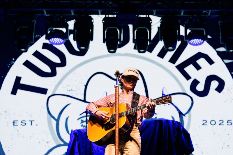 Two Dimes crowd shot