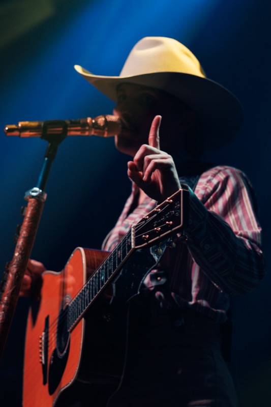 Two Dimes performer tall